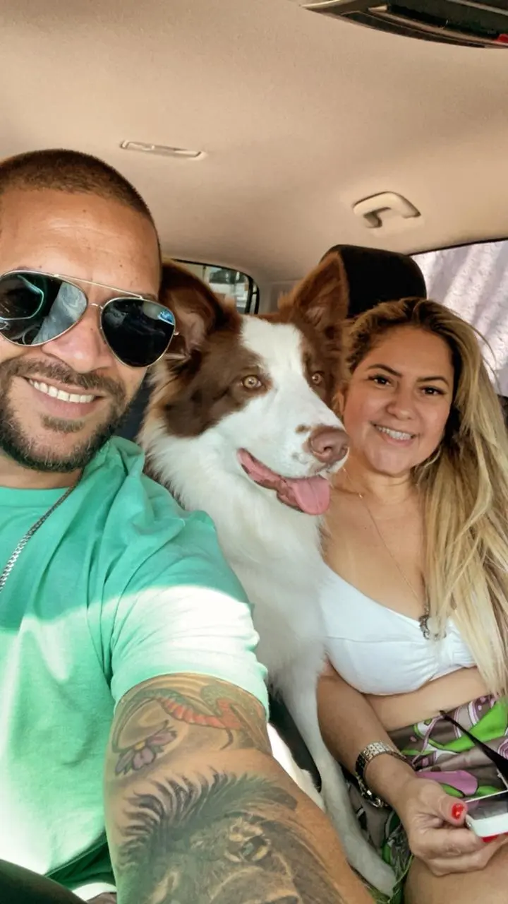 Momento de Daniel com sua família e o cachorro